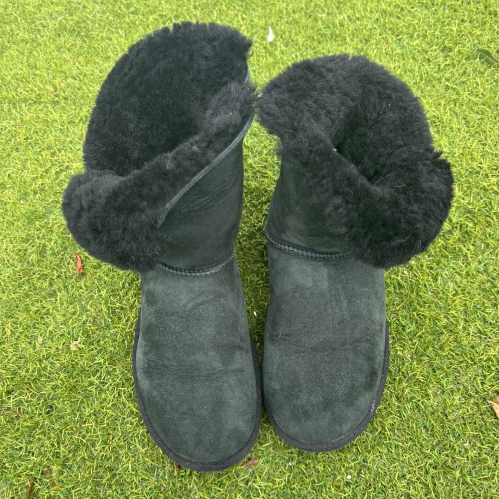 UGG Classic Cuff Short Black Suede Sheepskin Boots Womens 8